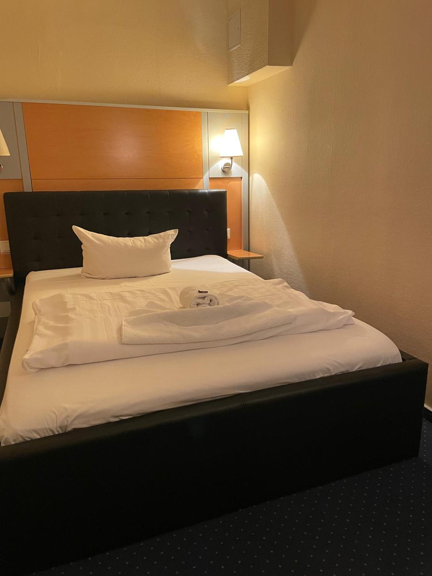 Hotel Zum Strand Росток Экстерьер фото