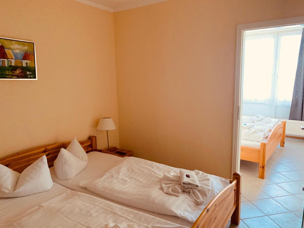 Hotel Zum Strand Росток Экстерьер фото